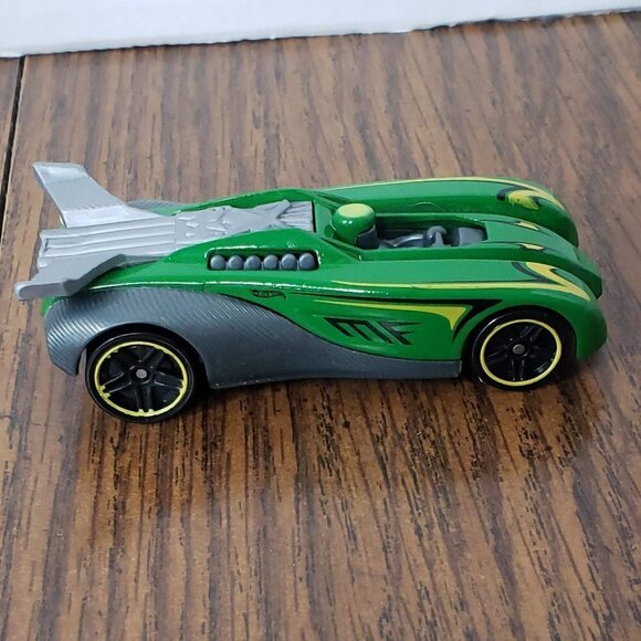 2012 Hot Wheels New Models 46/50 Eagle Massa Green w/ Yellow Stripe 46/247 - Picture 1 of 6